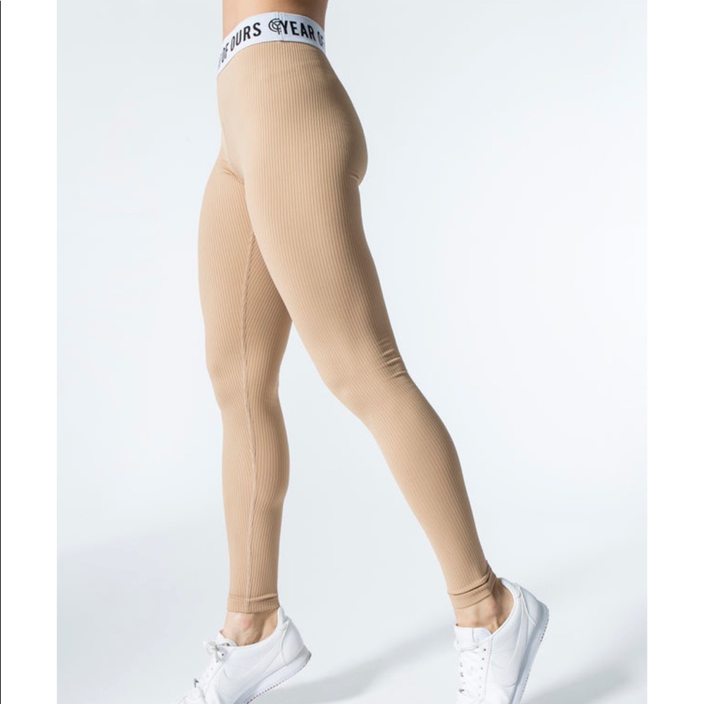 'CARBON 38' Tan Workout Leggings